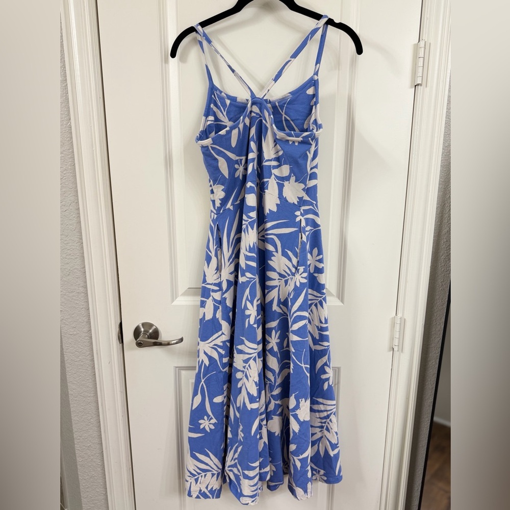 Pact Blue and White Floral Patterned Dress with pockets and a shelf bra. - Picture 4 of 5